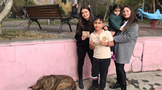 Bir Avuç Mama Bir Kucak Sevgi