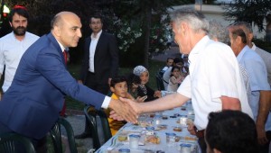 BAŞKAN KERİMOĞLUNDAN PARKTA İFTAR