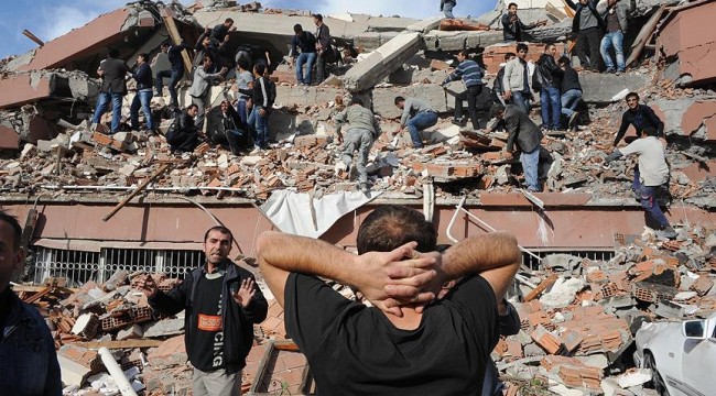 Van depreminde toplanan paraları FETÖ'ye aktarmışlar