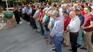 TAŞKIN TOPRAĞIN ÜZÜNTÜLÜ GÜNÜNDE DOSTLARI YANLIZ BIRAKMADI