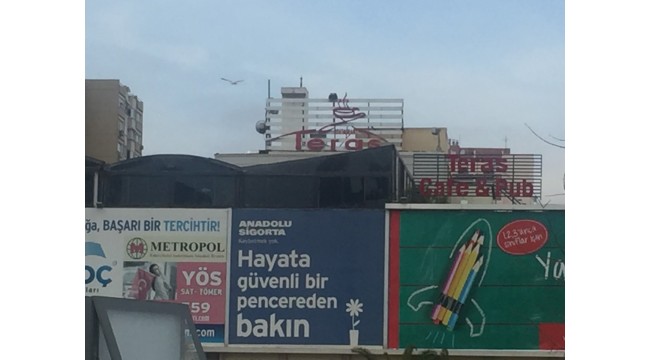 ATAKÖY, ATRİUM ÇATISINDA KAÇAK CAFE Mİ VAR?
