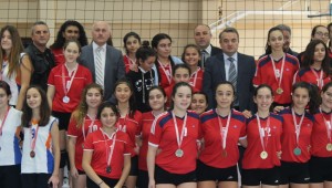 BAKIRKÖY 'DE VOLEYBOLDA MADALYALAR DAĞITILDI