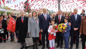 23 NİSAN YOĞUN KATILIMLA BAKIRKÖYDE COŞKUYLA KUTLANDI