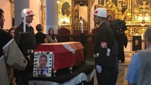 Ermeni Kıbrıs gazisi için kilisede tören