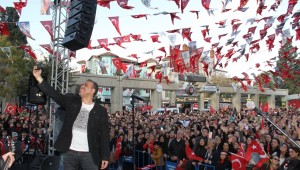 BAKIRKÖY'DE ONBİNLER"YAŞASIN CUMHURİYET "DEDİ