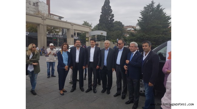 BAKIRKÖY 'DE SİYASİLER ,SENDİKA BAŞKANI AŞURE DAĞITTI