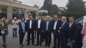 BAKIRKÖY 'DE SİYASİLER ,SENDİKA BAŞKANI AŞURE DAĞITTI