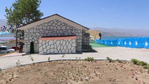 Ermeni mezarlığı üzerine tuvalet dikti