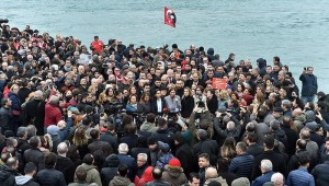 CHP'liler İstanbul'da çocuk istismarlarına dikkat çekmek amacıyla yürüyüş düzenledi.