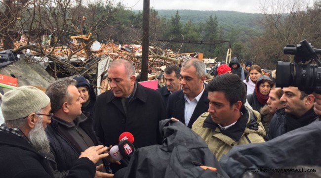 Gürsel Tekin, Kağıthane'de 'Kent Mağdurları' ile buluştu.