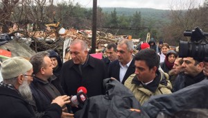 Gürsel Tekin, Kağıthane'de 'Kent Mağdurları' ile buluştu.