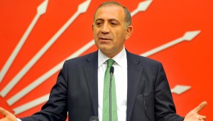 Gürsel Tekin'den Nevruz halayı
