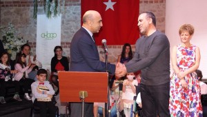 KÜÇÜK BEYZA KANSERİ YENDİ, HALUK LEVENT İLE ŞARKI SÖYLEDİ