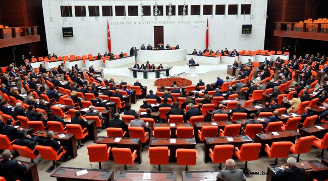 TBMM'de Atatürk tişörtü skandalı