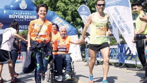 Yeşilköy'de omurilik felçlileri için koştular!