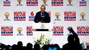 SALONDAN İSTEDİĞİ TEPKİYİ ALAMADI: BU SES 24 HAZİRAN'I BİTİRMEZ