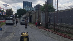 ATAKÖY SAHİLİNDE BULUNAN TARİHİ ESER ,REKLAM PANOSU OLUYOR