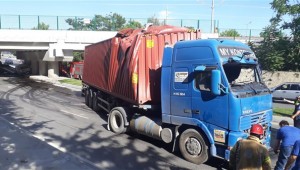 Bakırköy'de TIR faciası! Trafiği birbirine kattı