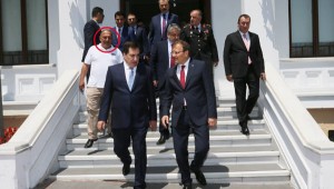 Devletin resmi bayramlaşmasında mafya lideri mi vardı?