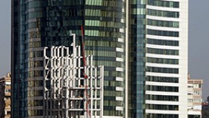 ATAKÖY SAHİLİNDEKİ KAÇAK YÜZÜNDEN HOLDİNG PATRONUNA DAVA AÇILDI