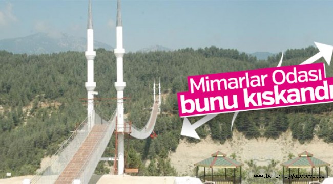 Keresteci başkan ve belediye işçileri köprü yaptı