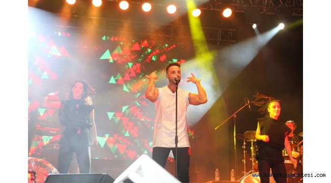 BAKIRKÖY'DE GÖKHAN ÖZEN RÜZGARI ESTİ