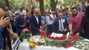 Bakırköy'de Tarık Akan ölümünün 2. yılında anıldı