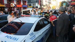 Son dakika... Bakırköy'de dehşet anları! Aracı yayaların üzerine sürdü