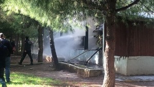 Bakırköy'de büfe yandı