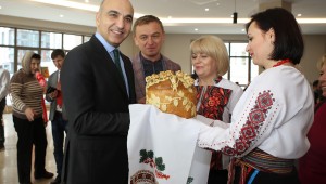 BAKIRKÖY KÜLTÜR MERKEZİ VE CEM EVİ ULUSLARARASI ETKİNLİKLERE DE KAPILARINI AÇIYOR