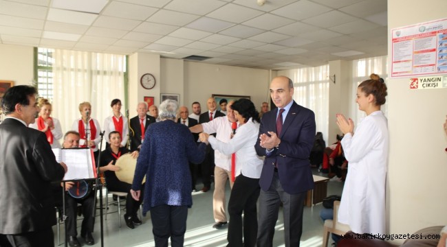 BAKIRKÖY'DE ŞEFKATEVİ'NDE BAŞKANLI YENİ YIL KUTLAMASI