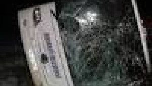 CENAZE DÖNÜŞÜ ,BUZLANMA SONUCU BAKIRKÖY BELEDİYESİ OTOBÜSÜ DEVRİLDİ!