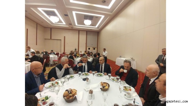 BAŞKAN DR. KERİMOĞLU CHP İLÇE YÖNETİCİLERİYLE KAHVALTIDA!