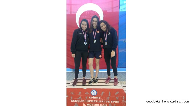 Bakırköy Ata Spor Kulübünden Derin Toparlak, Türkiye rekoruna imza attı.