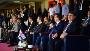 İBB BAŞKANI EKREM İMAMOĞLU KUPAYI VERDİ