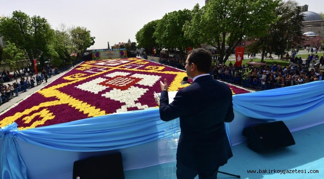 Sultanahmet'te İmamoğlu'na sevgi seli