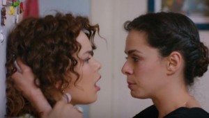 Seks fotoğrafları ifşa oldu! Yer yerinden oynadı