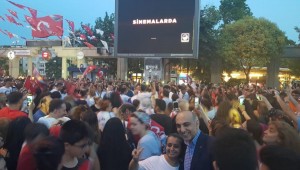 BAKIRKÖY'DE REKOR OY ,İMAMOĞLU SEVİNCİ HALKI SOKAKLARA DÖKTÜ!