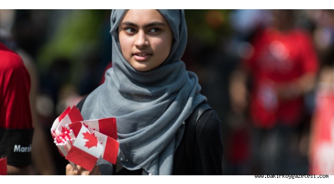Kanada'nın Fransız eyaleti Quebec kamuda türban ve kipayı yasakladı