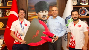 Şampiyon yüzücüden Başkan Kerimoğlu'na ziyaret