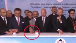 Buton bulamayan Egemen Bağış kime basıyor?