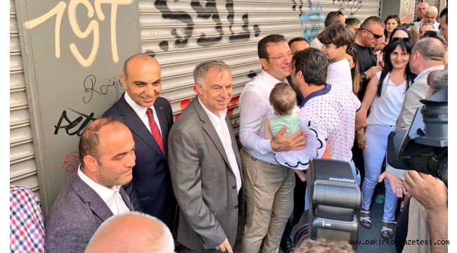 CHP 'li İBB Başkanı Ekrem İmamoğlu, vatandaşlarla bayramlaştı