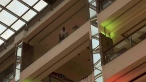 AirPort AVM'de intihar girişimi