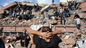 Bilim insanlarından İstanbul'da deprem uyarısı: Bir hafta binalardan uzak durun!