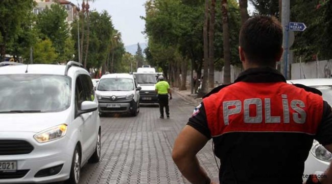 Cezayı yiyen isyan etti! Özel aracında sigara içenlere 153'er TL ceza yağdı!