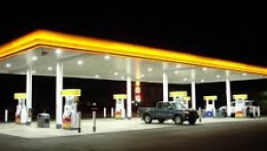 BAKIRKÖY'DE "KAÇAK BENZİN İSTASYONU HANGİ SİYASETÇİNİN'