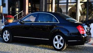 Lüks araca binmek için tarihi camiyi satıyorlar