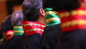 FETÖ ile mücadaleye FETÖ'cü hakim: Bylock'tan açığa alınan savcı ve hakimlerin tam listesi...