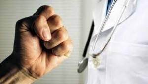 BAKIRKÖY'DE HASTANEDE BİR DOKTOR DARP EDİLDİ