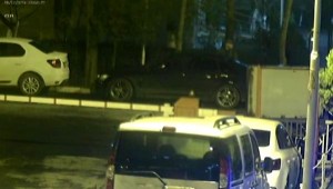 Bakırköy'de otomobillerin elektronik parçalarını çalan şüpheli kıskıvrak yakalandı